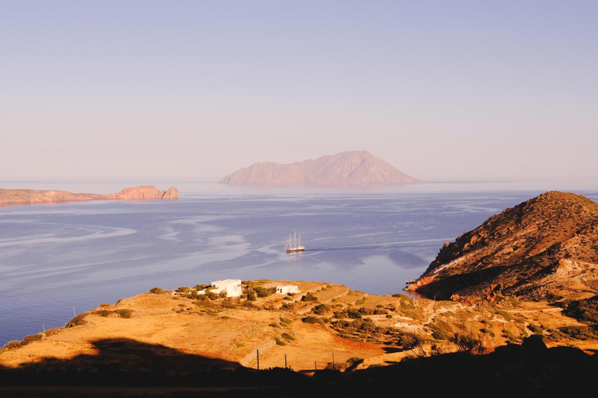 Odyssey Rock Milos Sunset Suites Plaka  エクステリア 写真