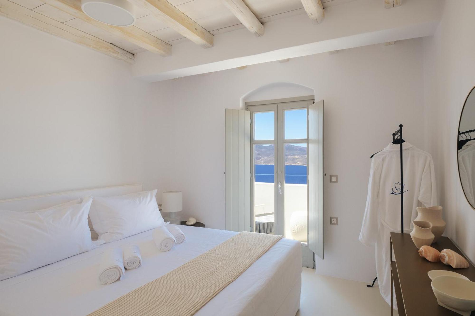 Odyssey Rock Milos Sunset Suites Plaka  エクステリア 写真