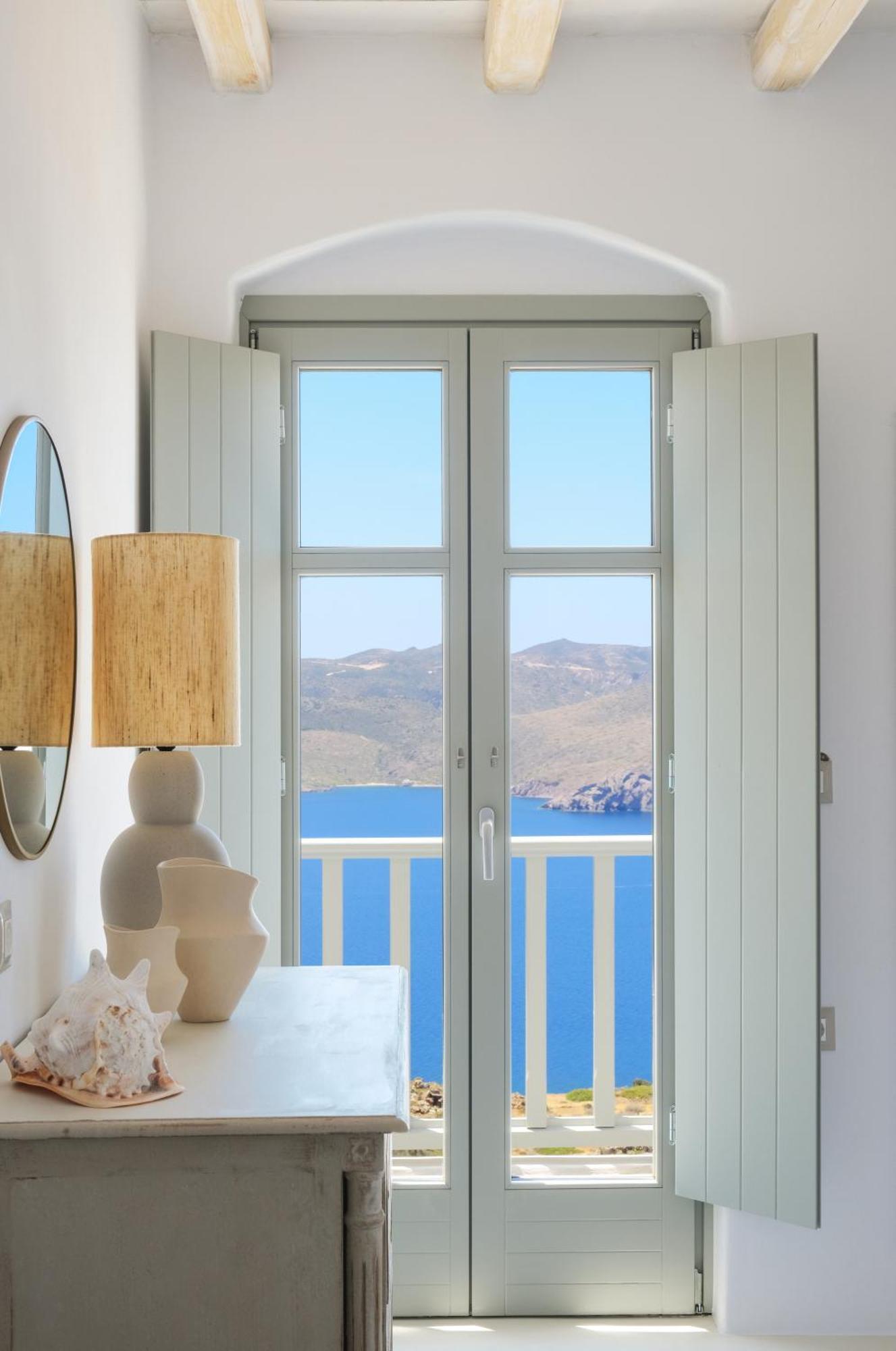 Odyssey Rock Milos Sunset Suites Plaka  エクステリア 写真