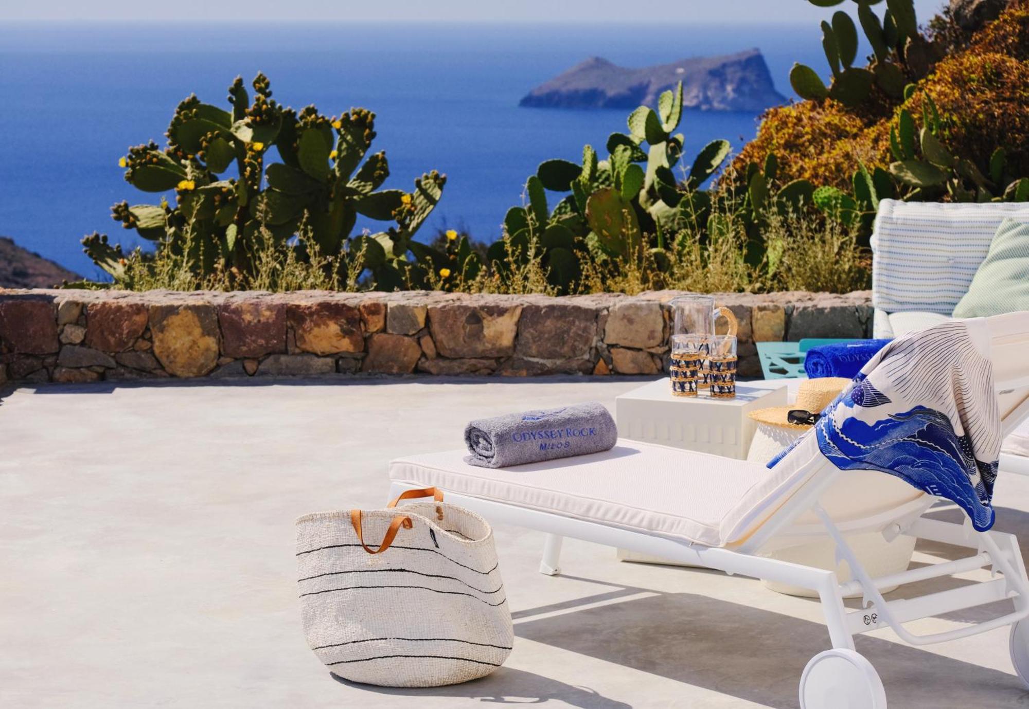 Odyssey Rock Milos Sunset Suites Plaka  部屋 写真