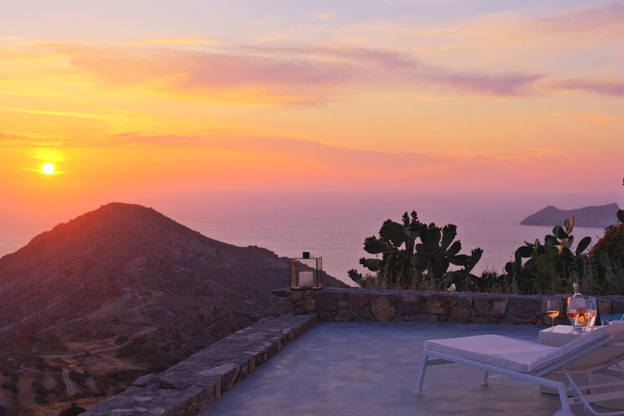 Odyssey Rock Milos Sunset Suites Plaka  部屋 写真