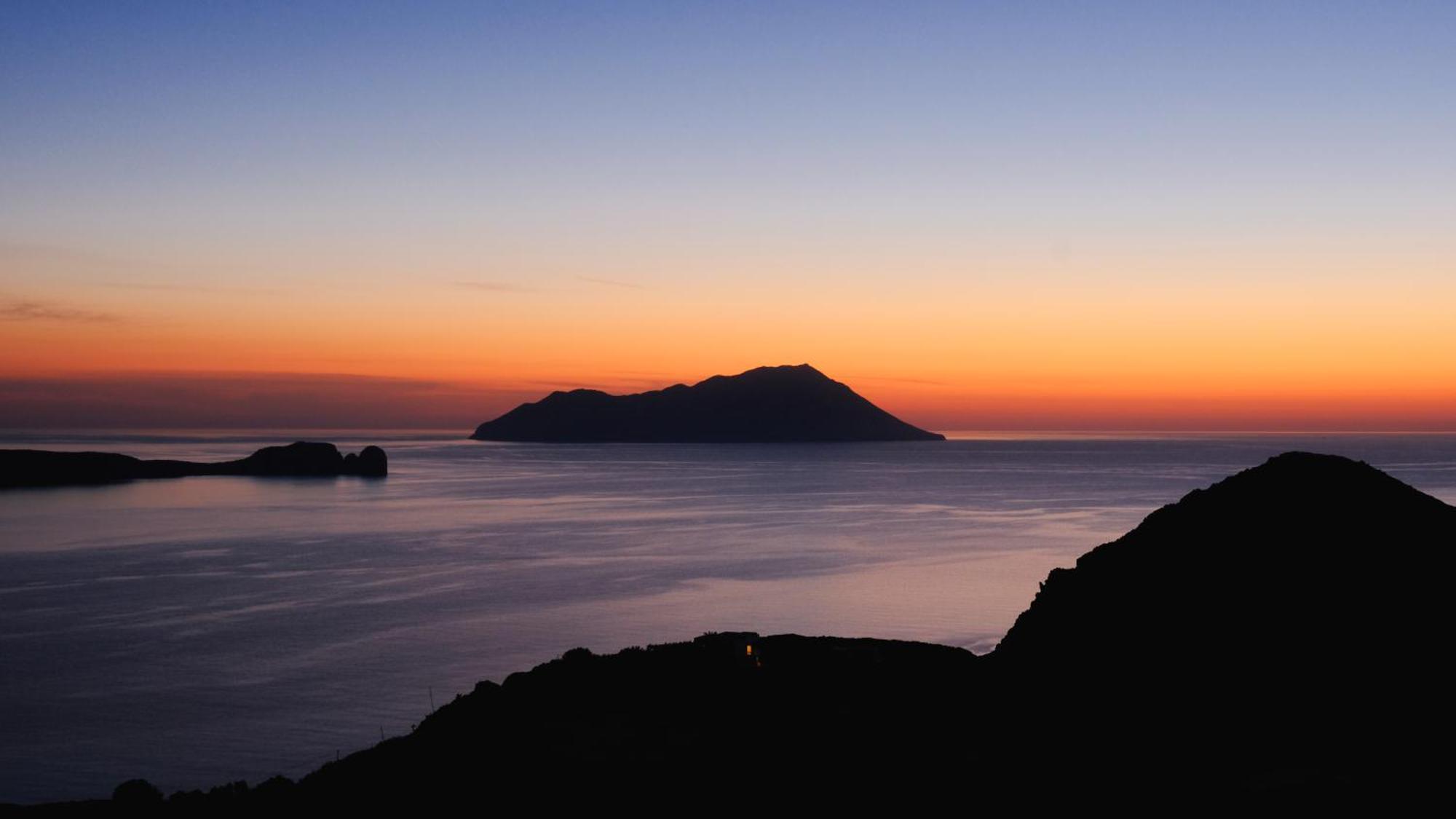 Odyssey Rock Milos Sunset Suites Plaka  エクステリア 写真