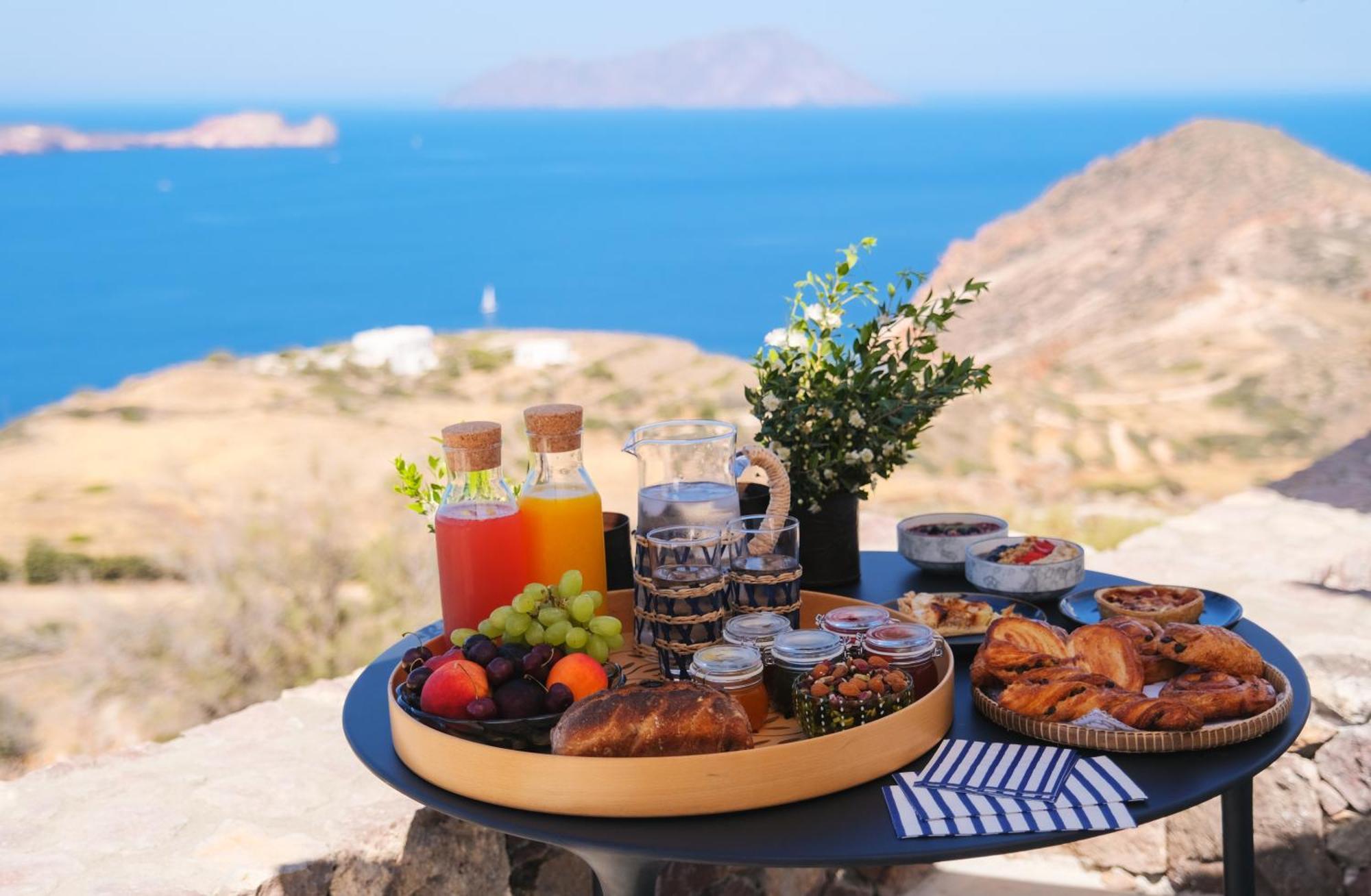Odyssey Rock Milos Sunset Suites Plaka  エクステリア 写真